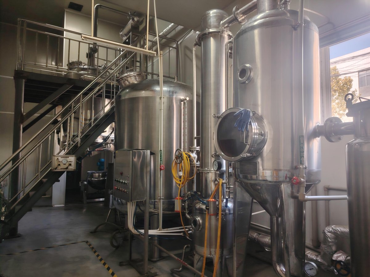 Low-temperature extraction equipment